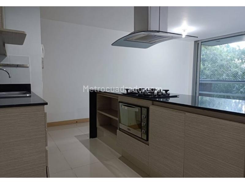 3BR Apartment Near Shopping in Poblado Los Balsos