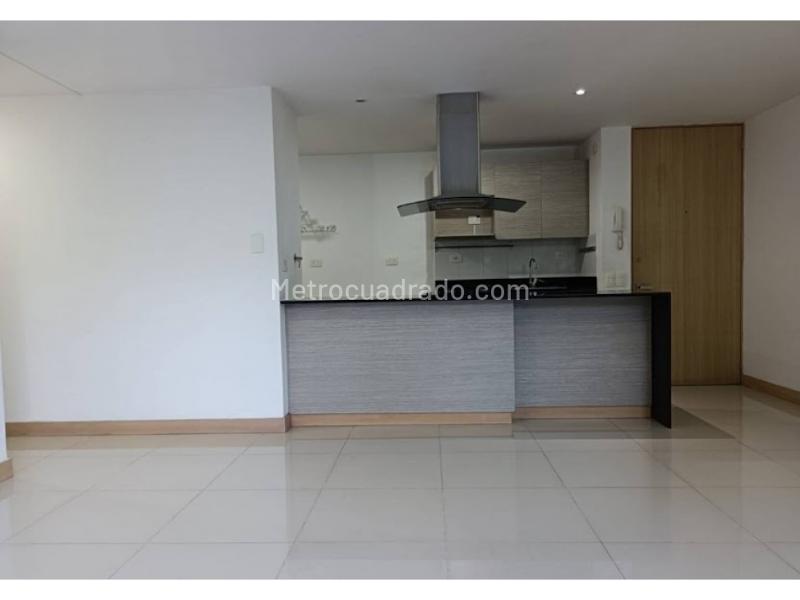 Apartamento de 3 Alcobas Cerca a Centros Comerciales en Los Balsos - 2