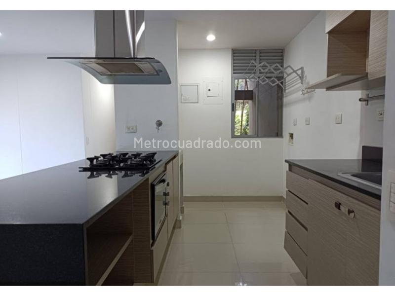 Apartamento de 3 Alcobas Cerca a Centros Comerciales en Los Balsos - 5