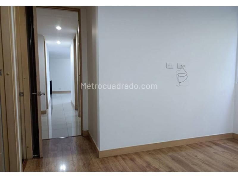 Apartamento de 3 Alcobas Cerca a Centros Comerciales en Los Balsos - 8