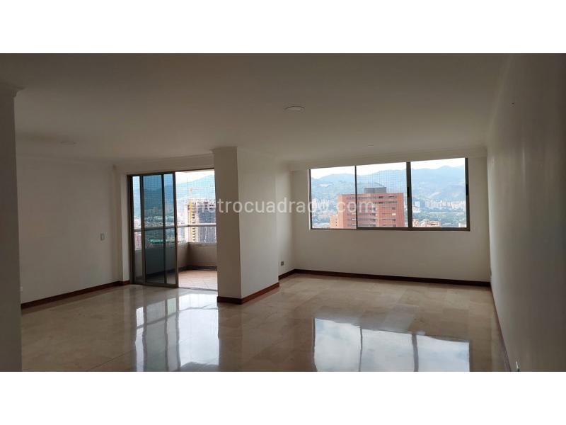 Apartamento Amplio de 3 Alcobas en Poblado Los Balsos