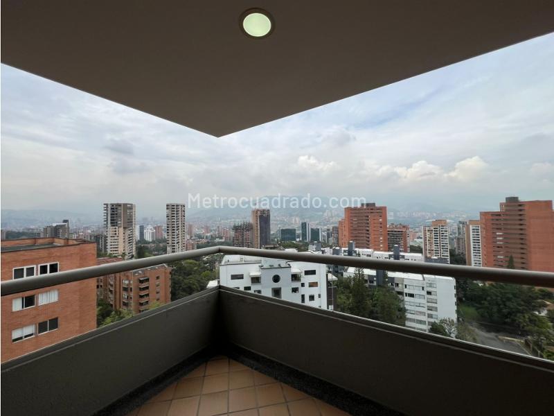 Apartamento Amplio de 3 Alcobas en Poblado Los Balsos - 3