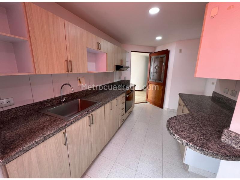 Apartamento Amplio de 3 Alcobas en Poblado Los Balsos - 6