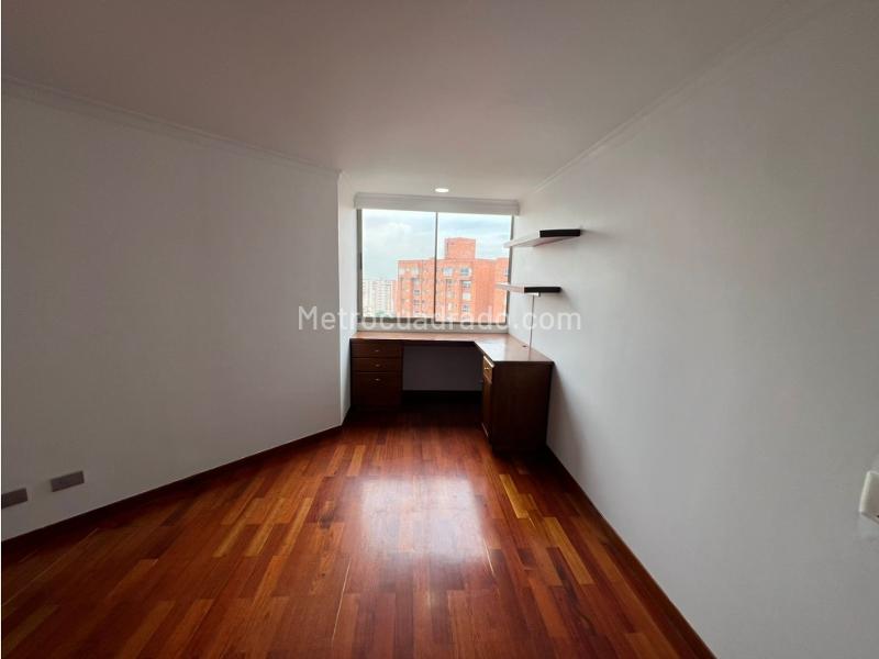 Apartamento Amplio de 3 Alcobas en Poblado Los Balsos - 7