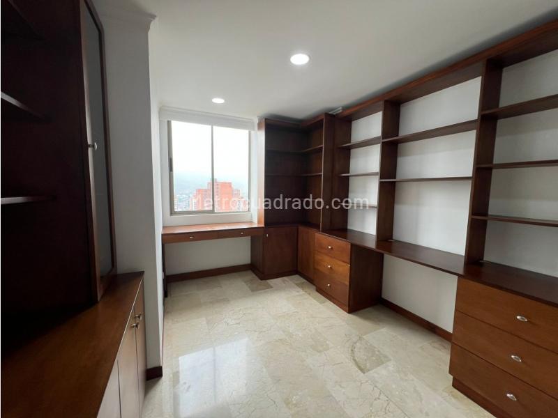 Apartamento Amplio de 3 Alcobas en Poblado Los Balsos - 8