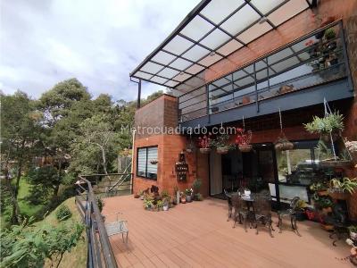Casa de 5 alcobas en venta en Alto Del Escobero, Envigado, 477 m² · foto 3 de 18