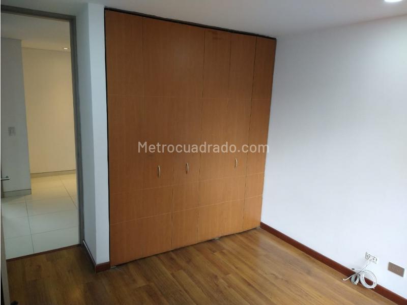 Modern 3BR Apartment in Loma Los Parra, El Poblado - 8
