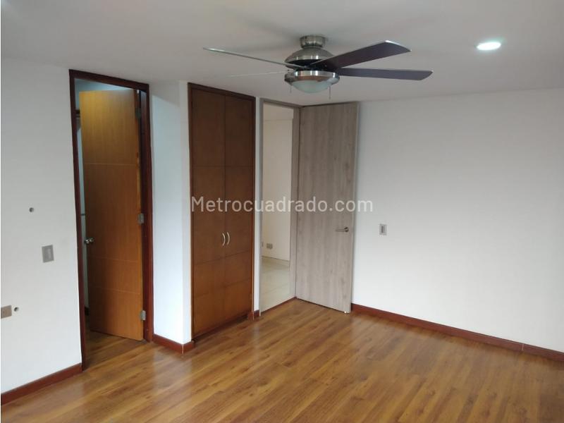 Modern 3BR Apartment in Loma Los Parra, El Poblado - 9