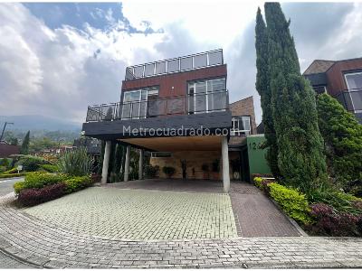 Casa de 4 alcobas en venta en Envigado, Envigado, 345 m² · foto 2 de 20