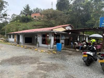 Casa de 5 alcobas en venta en San Antonio De Pereira, Rionegro, 532 m² · foto 3 de 17