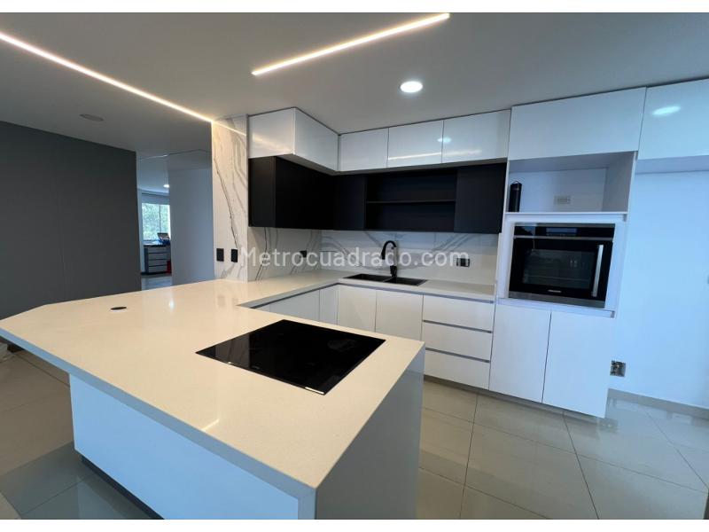 Elegant 3BR Apartment in Exclusive La Calera - 2