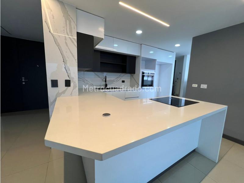 Elegant 3BR Apartment in Exclusive La Calera - 3