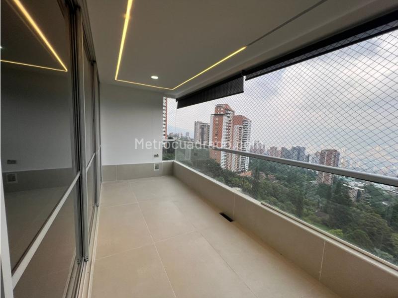 Elegant 3BR Apartment in Exclusive La Calera - 5