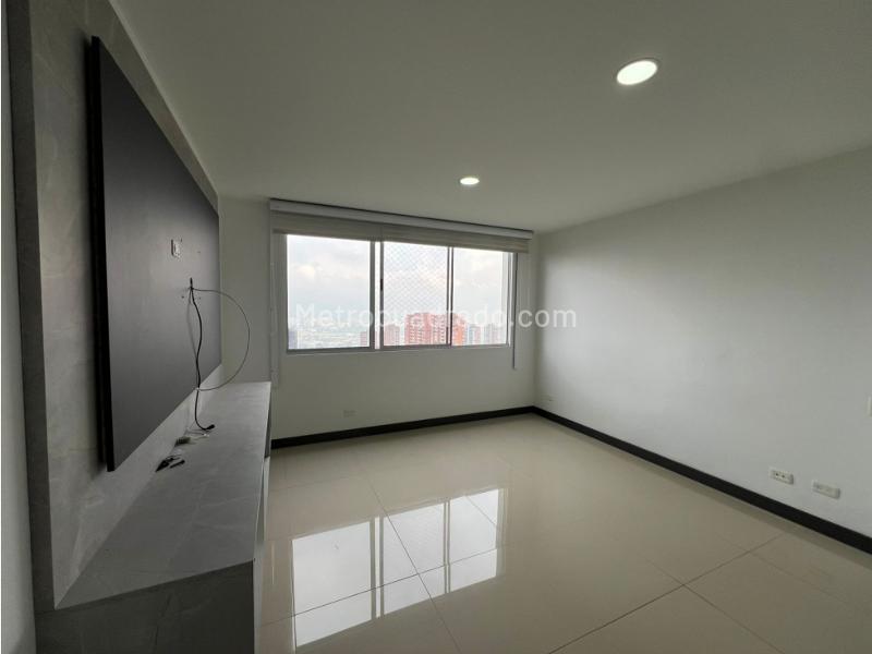 Elegant 3BR Apartment in Exclusive La Calera - 6