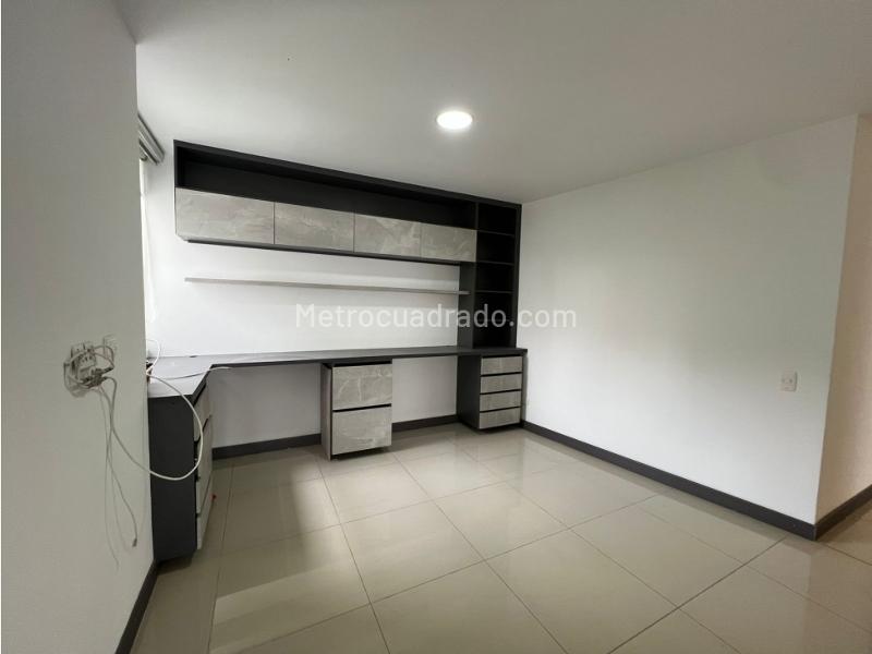 Elegant 3BR Apartment in Exclusive La Calera - 7