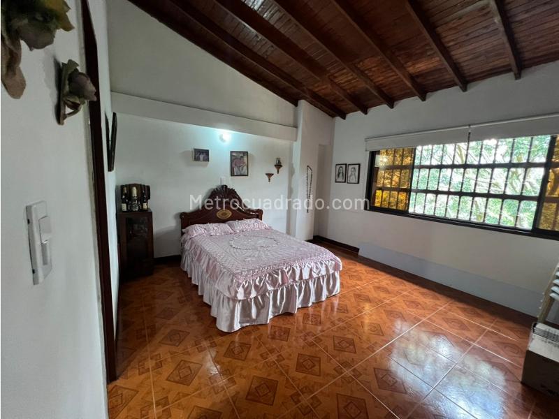 Casa Amplia de 3 Alcobas en La América - 8