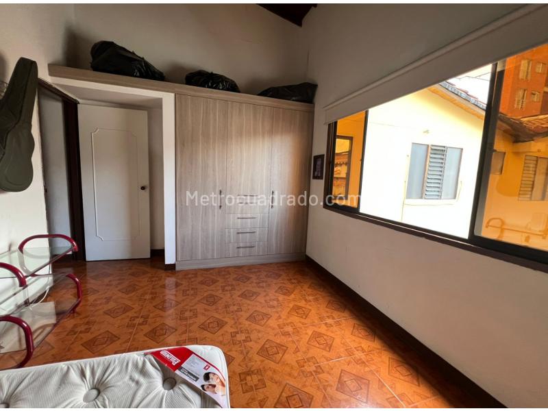 Casa Amplia de 3 Alcobas en La América - 9