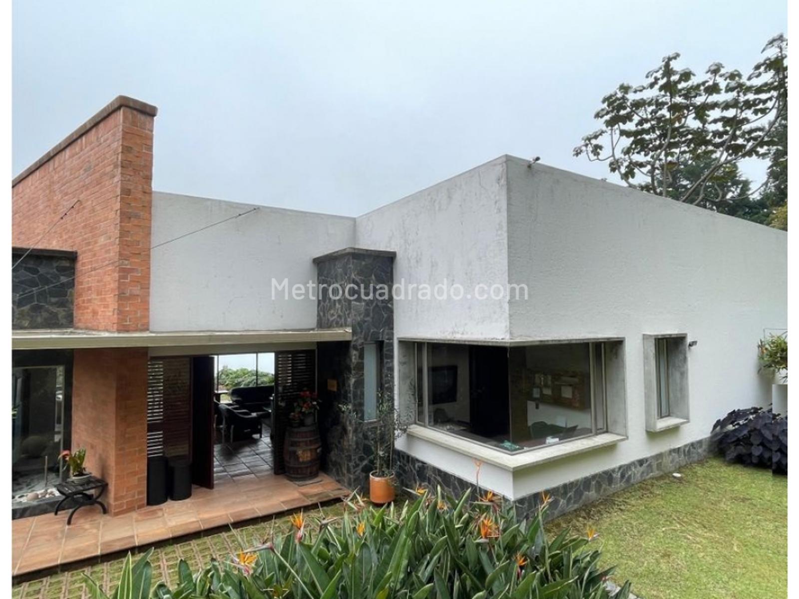 Casa de 4 habitaciones en venta en Poblado Alto del Poblado, Medellín — imagen 1 de 20