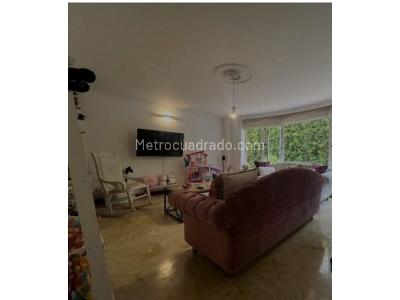 Casa de 4 alcobas en venta en Poblado La Calera, Medellín, 360 m² · foto 3 de 19