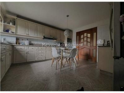 Casa de 4 alcobas en venta en Poblado La Calera, Medellín, 360 m² · foto 7 de 19
