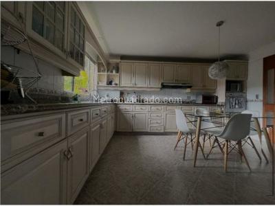 Casa de 4 alcobas en venta en Poblado La Calera, Medellín, 360 m² · foto 9 de 19
