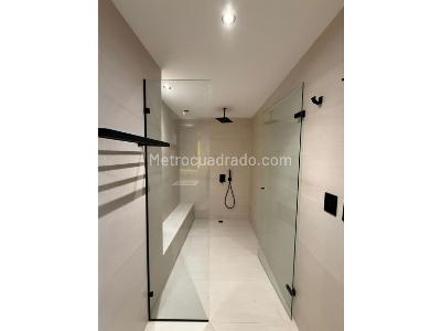Apartamento de 2 alcobas en venta en El Poblado El Tesoro, Medellín, 170 m² · foto 13 de 17