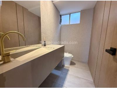 Apartamento de 2 alcobas en venta en El Poblado El Tesoro, Medellín, 170 m² · foto 16 de 17
