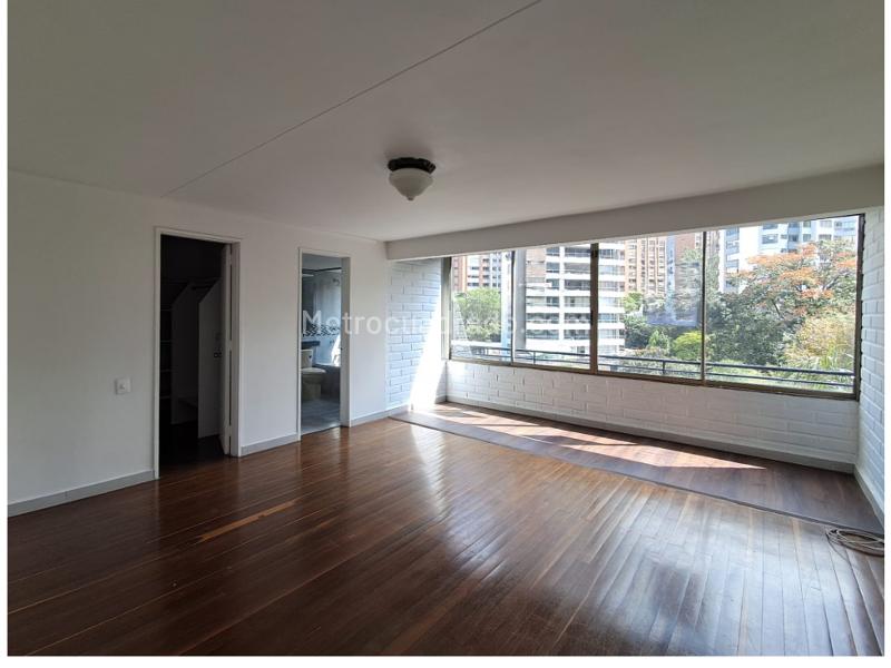 Apartamento Dúplex de 3 Alcobas en Arriendo en Milla de Oro - 2