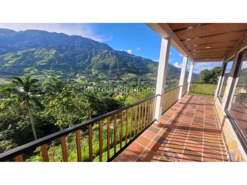 4BR Finca in Vereda El Hatillo (200 m²)