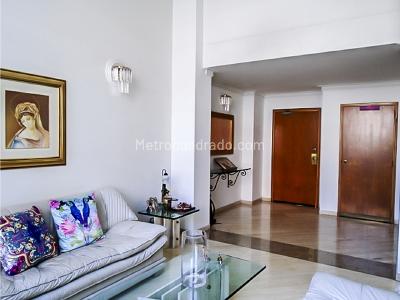 Casa de 4 alcobas en venta en El Poblado, Medellín, 264 m² · foto 2 de 11