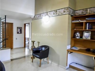 Casa de 4 alcobas en venta en El Poblado, Medellín, 264 m² · foto 10 de 11