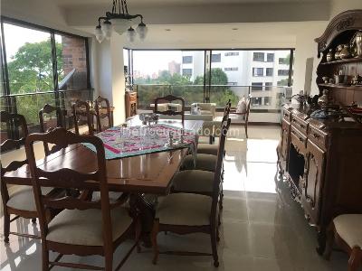 Apartamento de 4 alcobas en venta en El Poblado, Medellín, 444 m² · foto 2 de 14