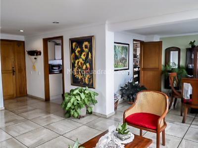 Apartamento de 3 alcobas en arriendo en Vizcaya, Medellín, 250 m² · foto 2 de 20