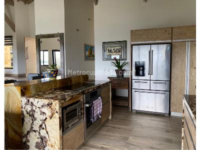 Casa de 4 alcobas en venta en Envigado, Envigado, 400 m² · foto 2 de 15