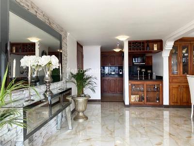 Apartamento de 3 alcobas en arriendo en Altos Del Poblado, Medellín, 148 m² · foto 2 de 17