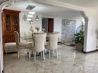 Apartamento de 3 alcobas en arriendo en Altos Del Poblado, Medellín, 148 m² · foto 3 de 17