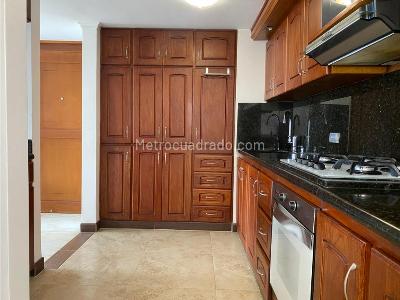 Apartamento de 3 alcobas en arriendo en Altos Del Poblado, Medellín, 148 m² · foto 5 de 17