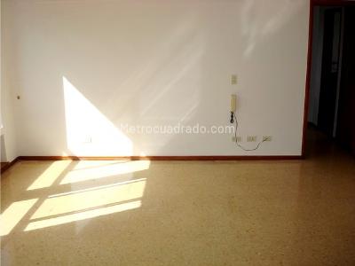 Apartamento de 4 alcobas en venta en El Poblado, Medellín, 296 m² · foto 14 de 19