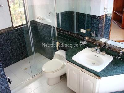 Apartamento de 4 alcobas en venta en El Poblado, Medellín, 296 m² · foto 18 de 19