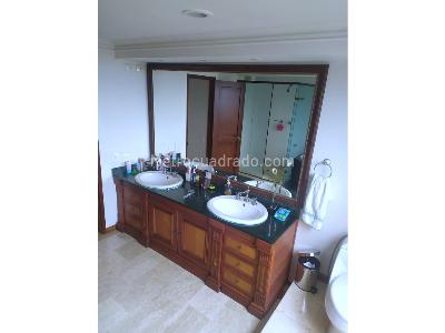 Apartamento de 4 alcobas en venta en Poblado Los Balsos, Medellín, 239 m² · foto 11 de 16