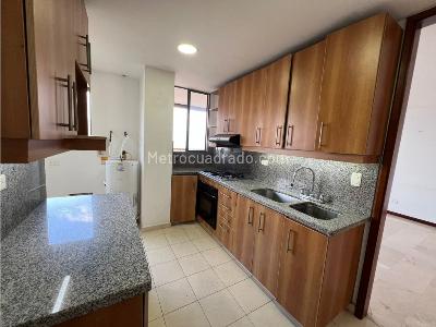 Apartamento de 3 alcobas en arriendo en El Poblado El Tesoro, Medellín, 160 m² · foto 2 de 19