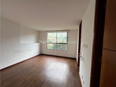 Apartamento de 3 alcobas en arriendo en El Poblado El Tesoro, Medellín, 160 m² · foto 6 de 19
