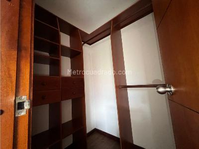 Apartamento de 3 alcobas en arriendo en El Poblado El Tesoro, Medellín, 160 m² · foto 11 de 19