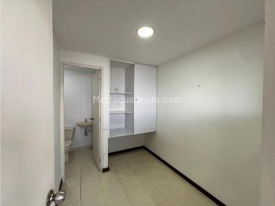 Apartamento de 3 alcobas en arriendo en El Poblado El Tesoro, Medellín, 160 m² · foto 17 de 19