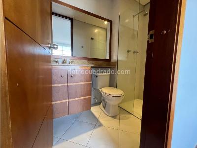 Apartamento de 3 alcobas en arriendo en El Poblado El Tesoro, Medellín, 160 m² · foto 19 de 19