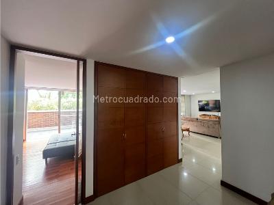 Apartamento de 3 alcobas en venta en Los Balsos, Medellín, 234 m² · foto 11 de 18