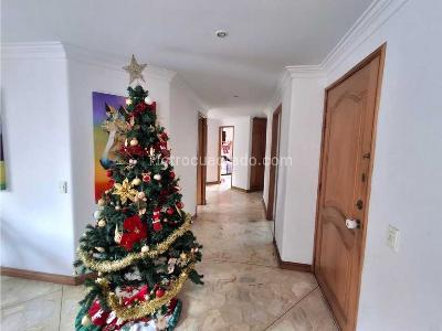 Apartamento de 3 alcobas en arriendo en Estadio, Medellín, 147 m² · foto 2 de 16