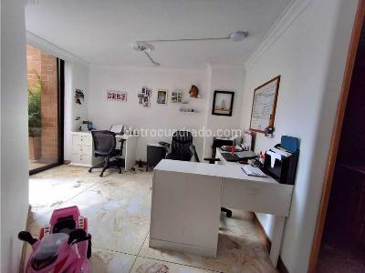 Apartamento de 3 alcobas en arriendo en Estadio, Medellín, 147 m² · foto 4 de 16