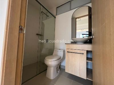 Apartamento de 2 alcobas en arriendo en Poblado Los Balsos, Medellín, 84 m² · foto 8 de 12