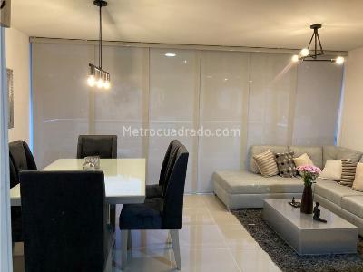 Apartamento de 2 alcobas en arriendo en El Poblado Loma Del Indio, Medellín, 68 m² · foto 2 de 13
